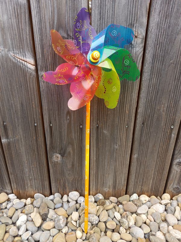 Windrad * 22 cm * Holzstil und -kugel handbemalt * Gartenstecker * Kinder * Deko * Regenbogen